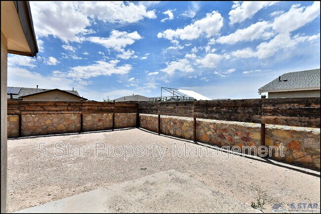Building Photo - 916 Villa Seca Dr