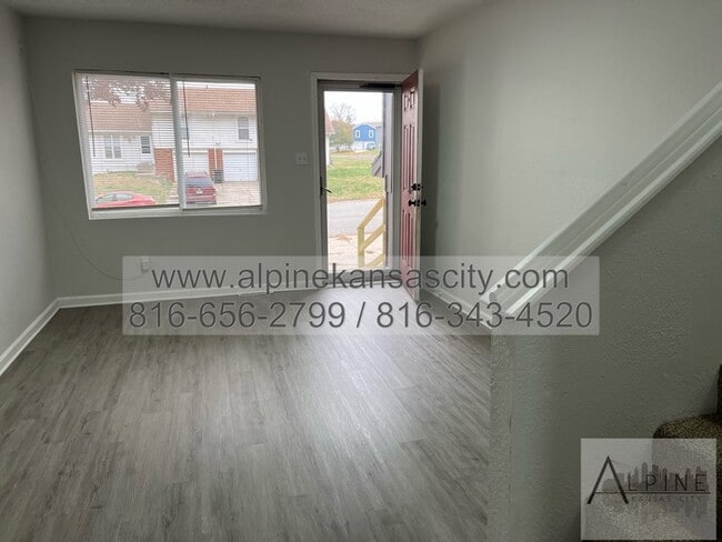 Building Photo - Updated Duplex, Fort Osage School District