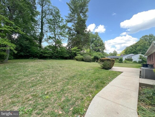 Building Photo - 10001 Woodhill Rd