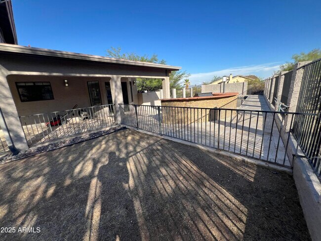 Building Photo - 15230 N Blackbird Dr