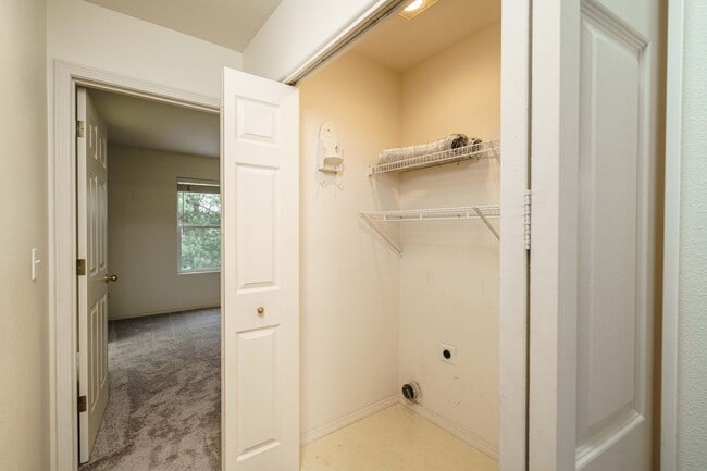 Building Photo - Desirable Fisher's Landing Elementary School District - 3 Bedroom 2.5 Bath