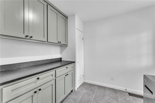 Building Photo - 3070 W Mt Comfort Rd