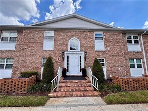 Building Photo - 4318 Lake Underhill Rd