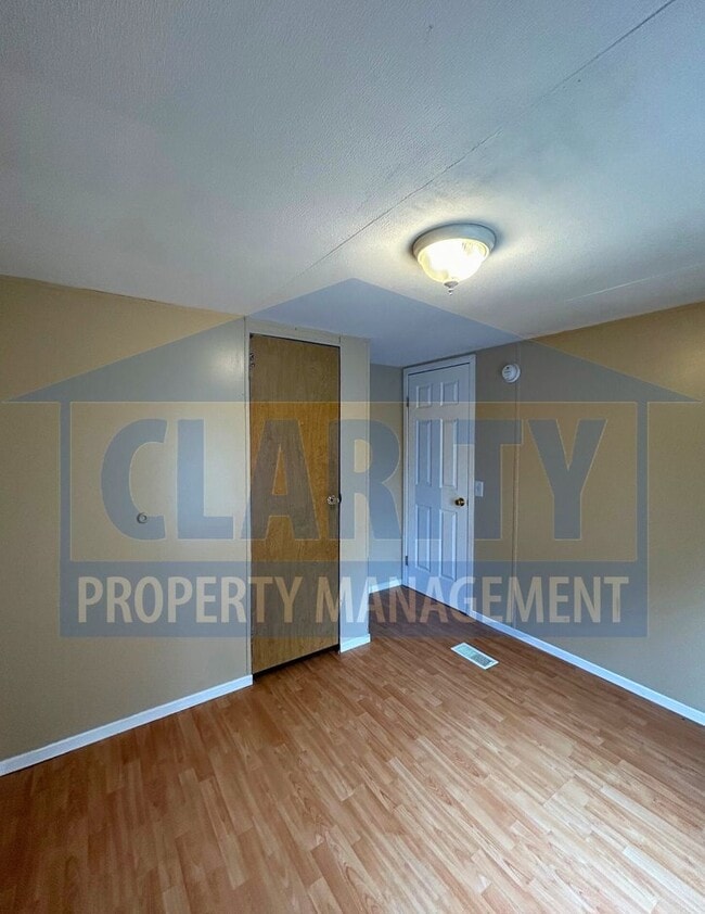 Building Photo - Charming 3-Bedroom with Large Yard