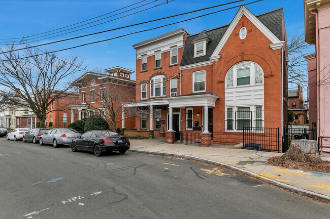 Building Photo - 108 William St