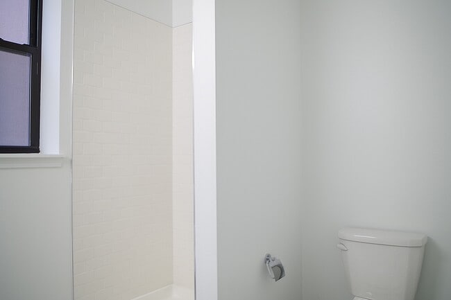 Interior Photo - 5507-5509 S. Hyde Park Boulevard