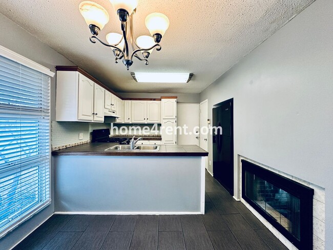 Building Photo - Charming Ranch Style, Prairie Village Home w/ a Fenced Yard, Updated Baths, and All Appliances In...