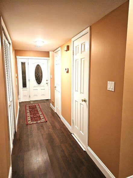 Building Photo - 37 Anderson Ct