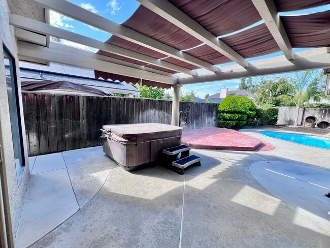 Building Photo - $3,600 Cole & Millbrook, 4 Bedroom House -...