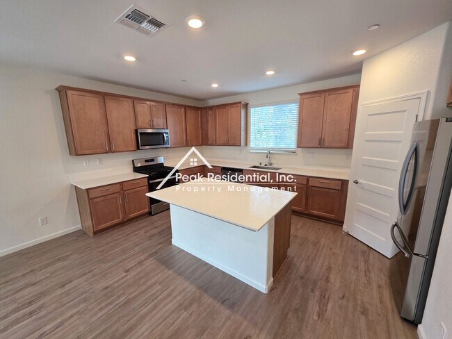 Building Photo - Only 2 years new. 3-bedrooms in Elk Grove