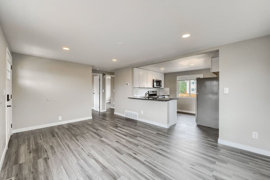 Building Photo - 6045 W Byers Pl