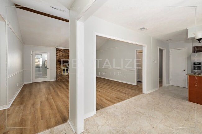 Building Photo - Beautifully Updated 3-Bedroom Home with Granite Kitchen & Sunroom Retreat!