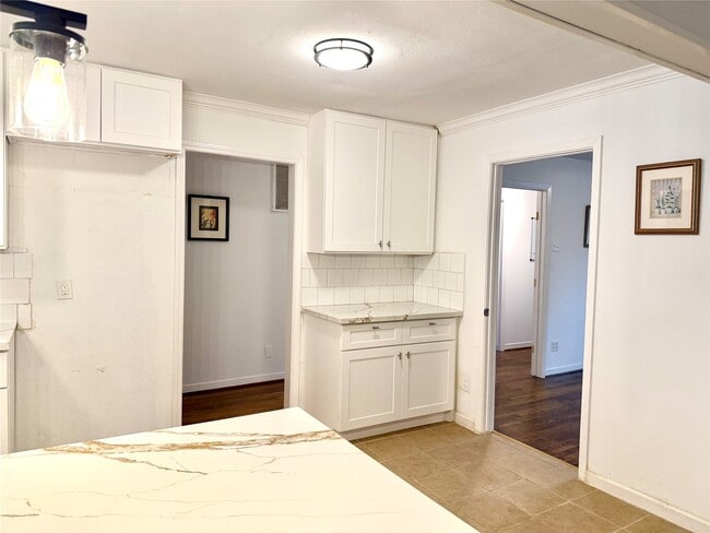 Building Photo - 4128 Bissonnet St
