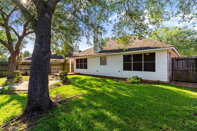 Building Photo - 3135 Stratford Bend Dr