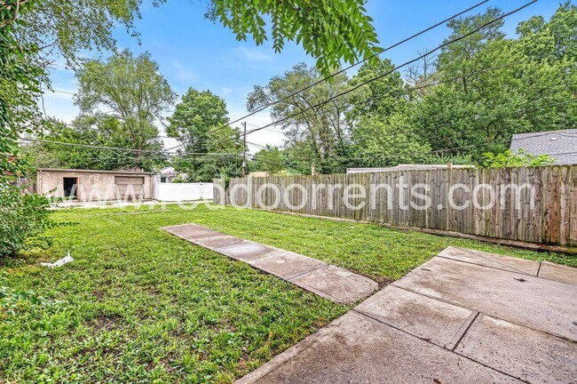 Building Photo - Affordable Comfort & Style Near Downtown I...