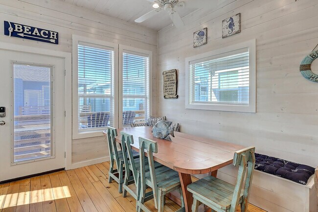 Building Photo - 527 Sand Burr Ln