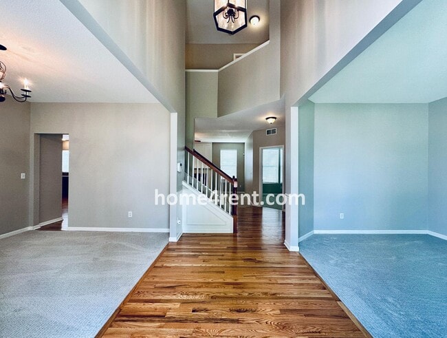 Building Photo - Wood Floors, Open Layout, Plenty of Natura...