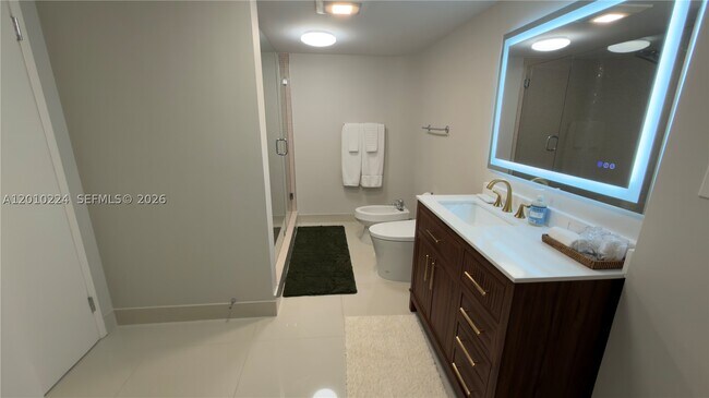 Building Photo - 1717 N Bayshore Dr