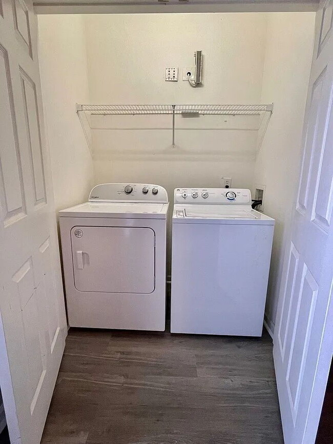 Building Photo - 128 University Village Dr