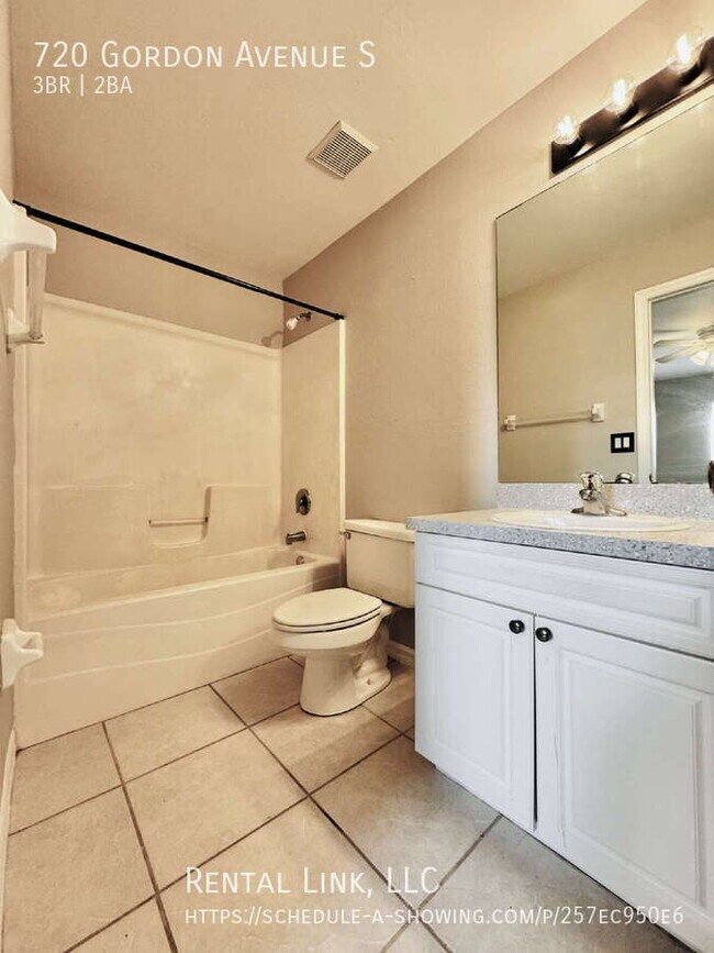 Building Photo - 720 Gordon Ave S