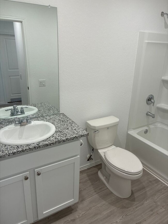 Building Photo - Welcome to this charming 3-bedroom, 2-bathroom home