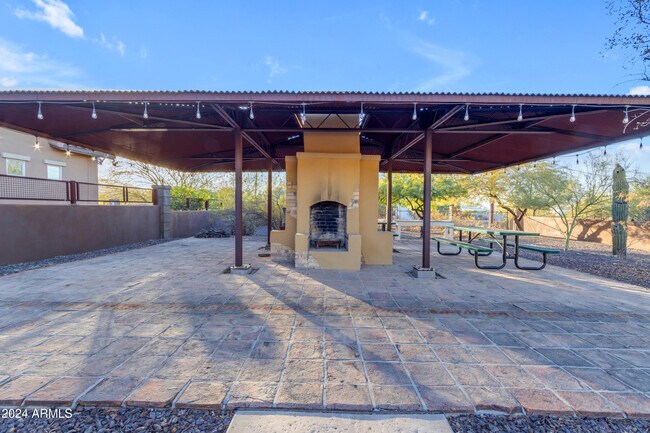 Building Photo - 2322 E Samantha Way
