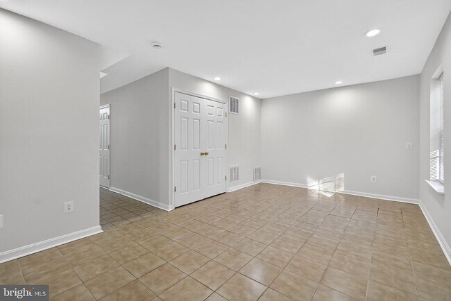Building Photo - 21748 Kings Crossing Terrace