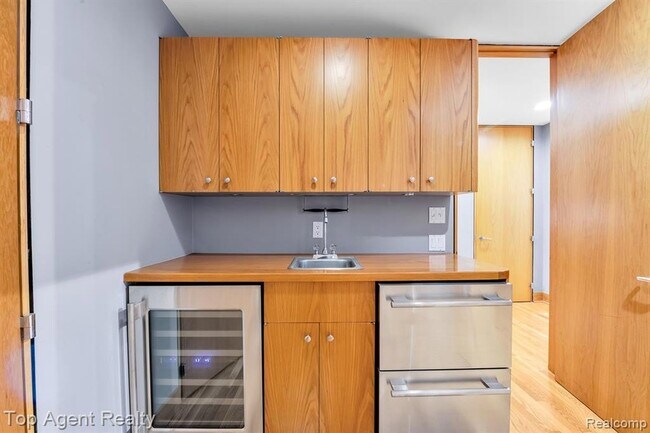 Building Photo - 5760 Snowshoe Cir