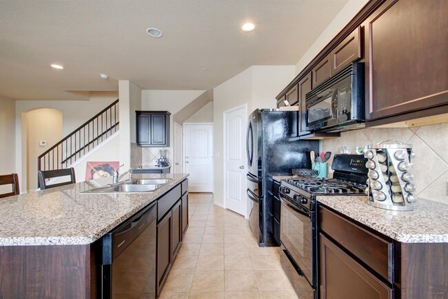 Building Photo - 2880 Donnell Dr