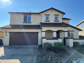 Building Photo - Beautiful 4 Bedroom Home With Low Maintenance Landscaping And Updated Interior