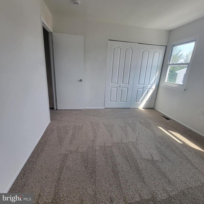 Building Photo - 8235 Tomlinson Ct