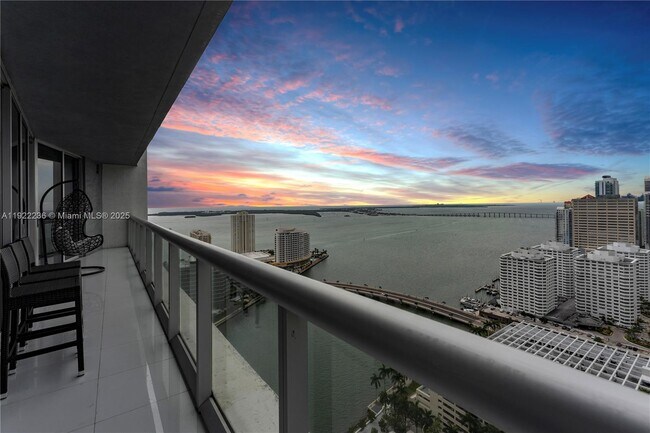 Building Photo - 495 Brickell Ave