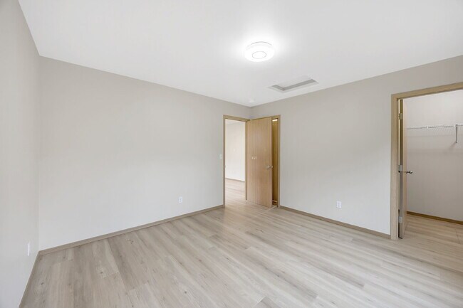 Building Photo - NO SHOWINGS AT THIS TIME~ 5 Bedrooms ( one brm is on main floor) and 4 bathrooms (2 are on main f...