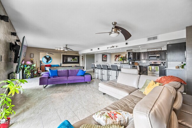 Building Photo - 7940 E Camelback Rd