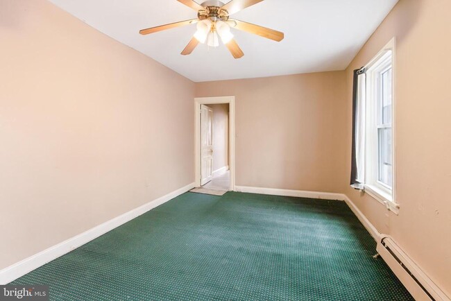 Building Photo - 443 Manor St