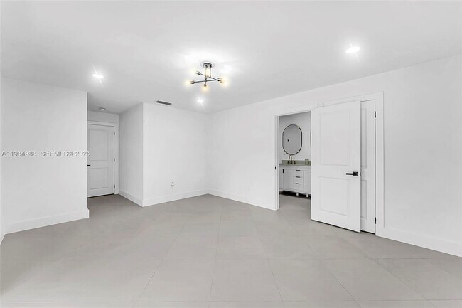 Building Photo - 11640 SW 99th Ct