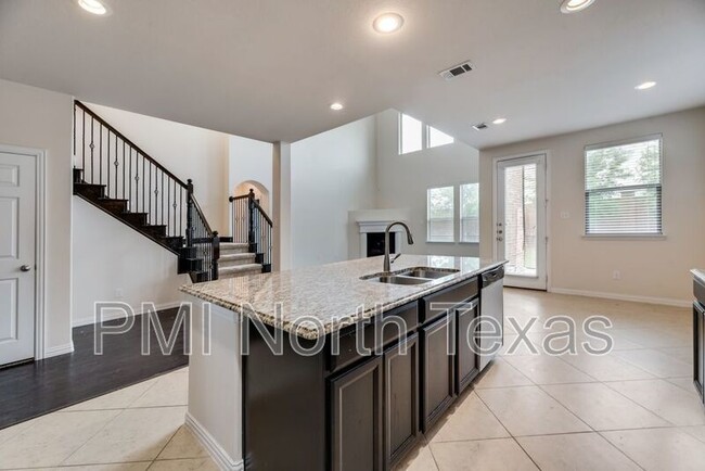 Building Photo - 415 San Marcos Dr