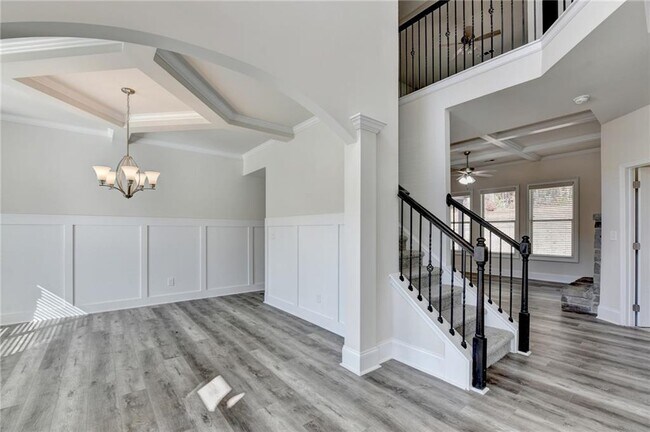 Building Photo - 1661 Silver Crst Wy