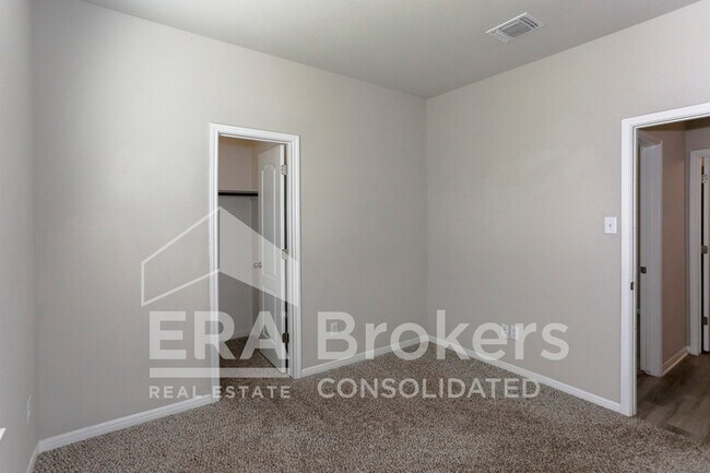 Building Photo - 1236 Grand Oak Trl