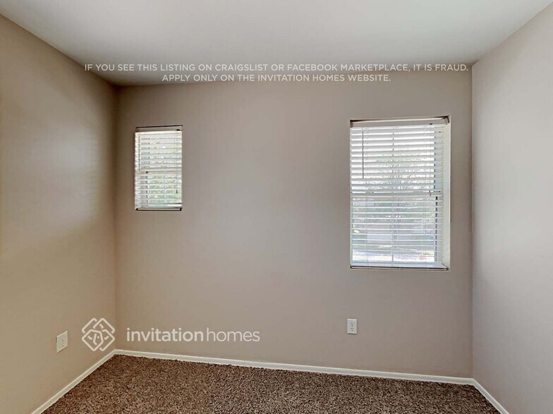 Building Photo - 1204 S 120th Ln