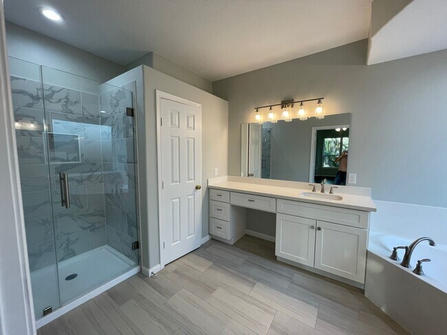 Building Photo - 9323 Willow Crossing Dr