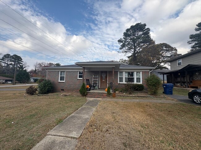 Building Photo - 21 Pine St