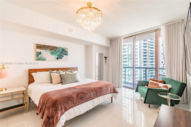 Building Photo - 485 Brickell Ave
