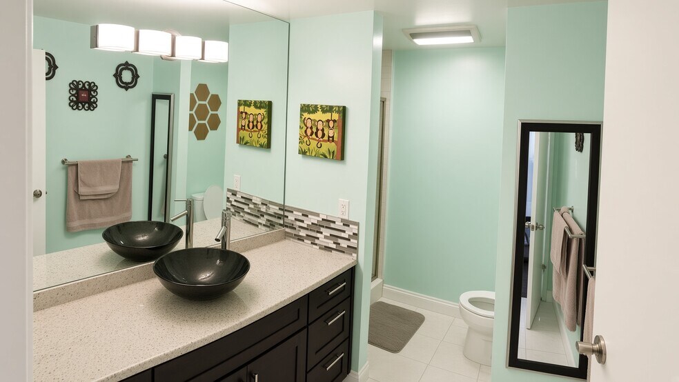 2nd Bathroom - 10671 Holman Ave