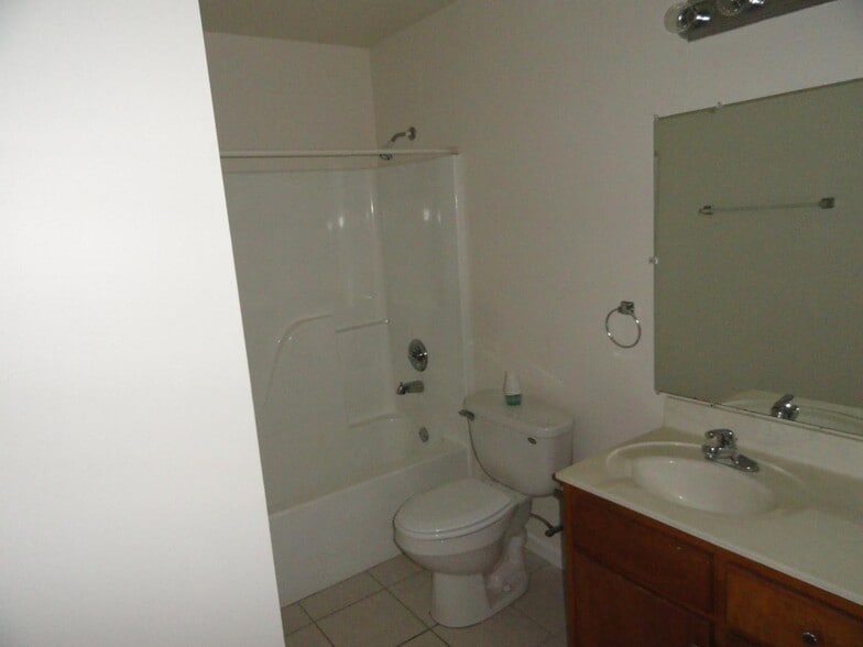 Building Photo - 1541 Kathleen Dr