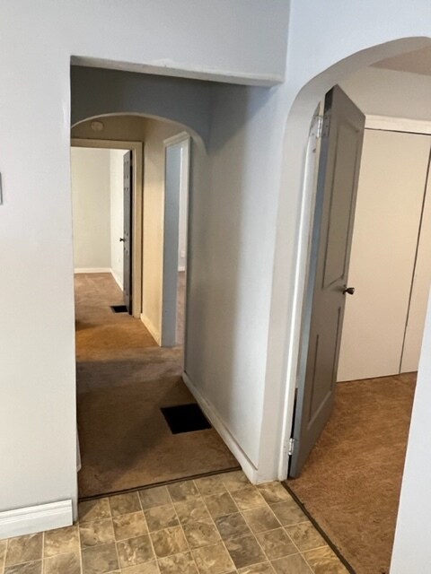 Building Photo - 742 Pony Farm Road