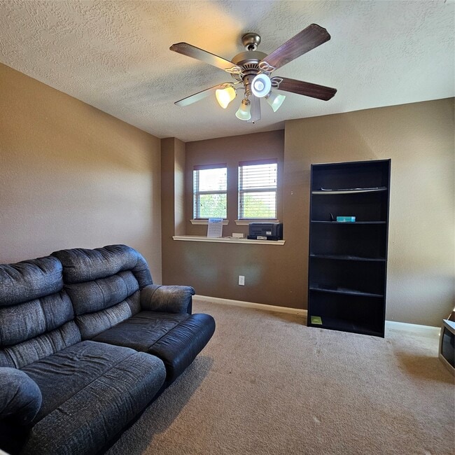 Building Photo - 11727 Madison Oak St