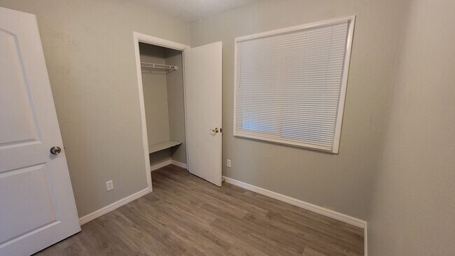 Building Photo - 617 59th Ave Dr W