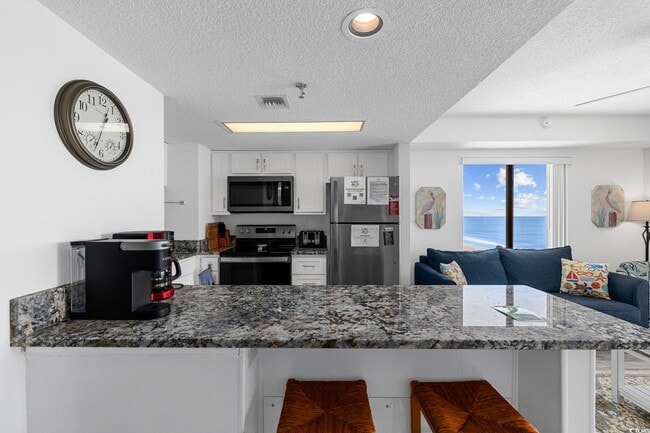 Building Photo - 4000 N Ocean Blvd