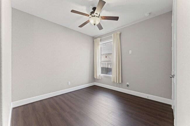 Building Photo - 10811 Gates Randal Ct